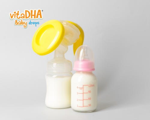 Giải đáp: Ba mẹ cho bé uống DHA cùng sữa được không?